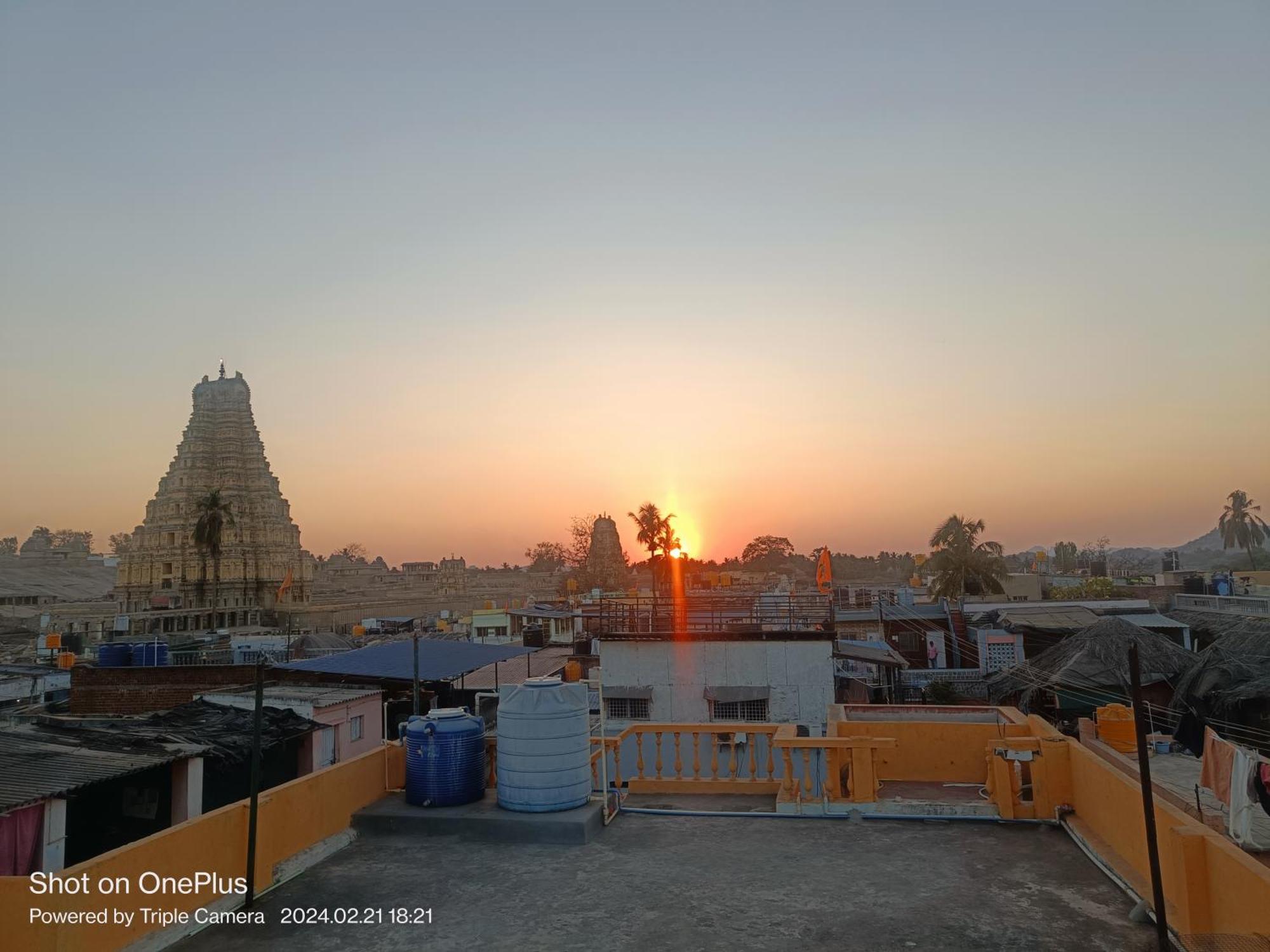 Vicky'S Home Stay Hampi Exterior foto